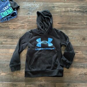 Under armour sweatshirt hoodie size 6